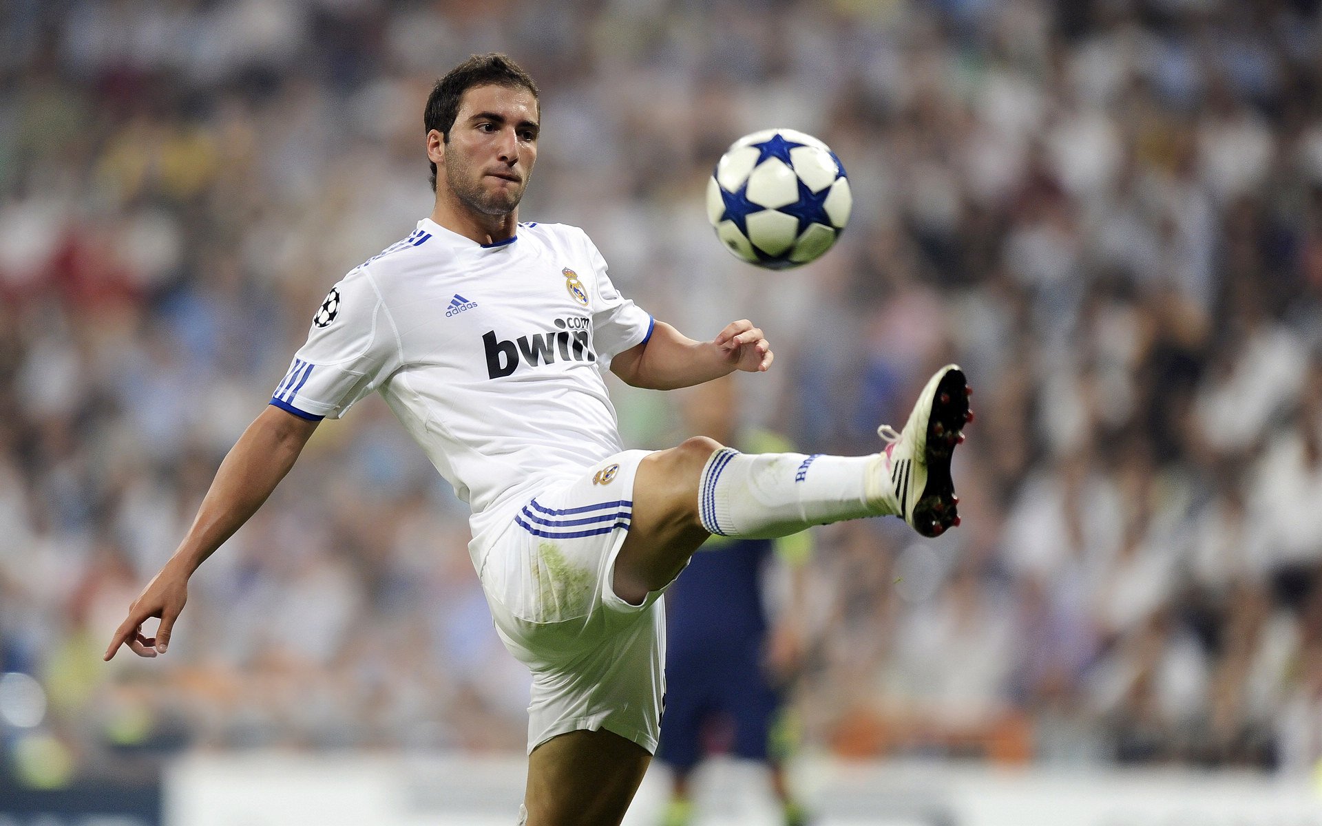 姆巴佩与60激战美国队分钟,晋级下一阶段胜负难料!,詹姆斯焦点对战观众掌声雷动