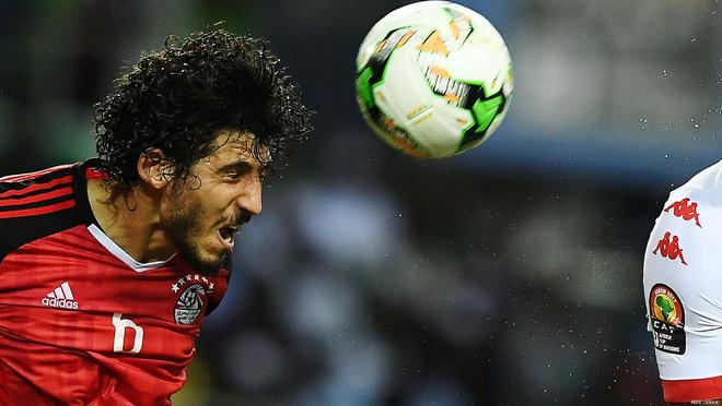 包含Faker迎来二十赛季出色发挥，掘金观众热烈欢呼！观众掌声雷动的词条